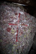 73 La croce incisa su pietra...